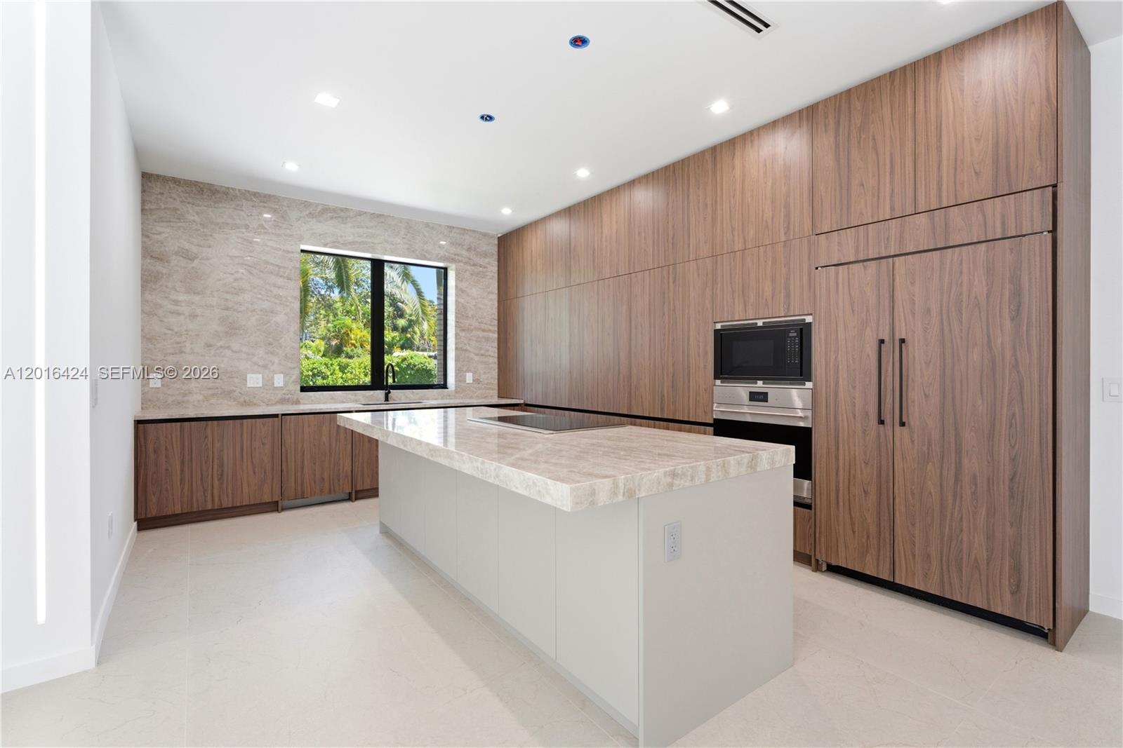 1940 Alamanda Dr North Miami, FL 33181