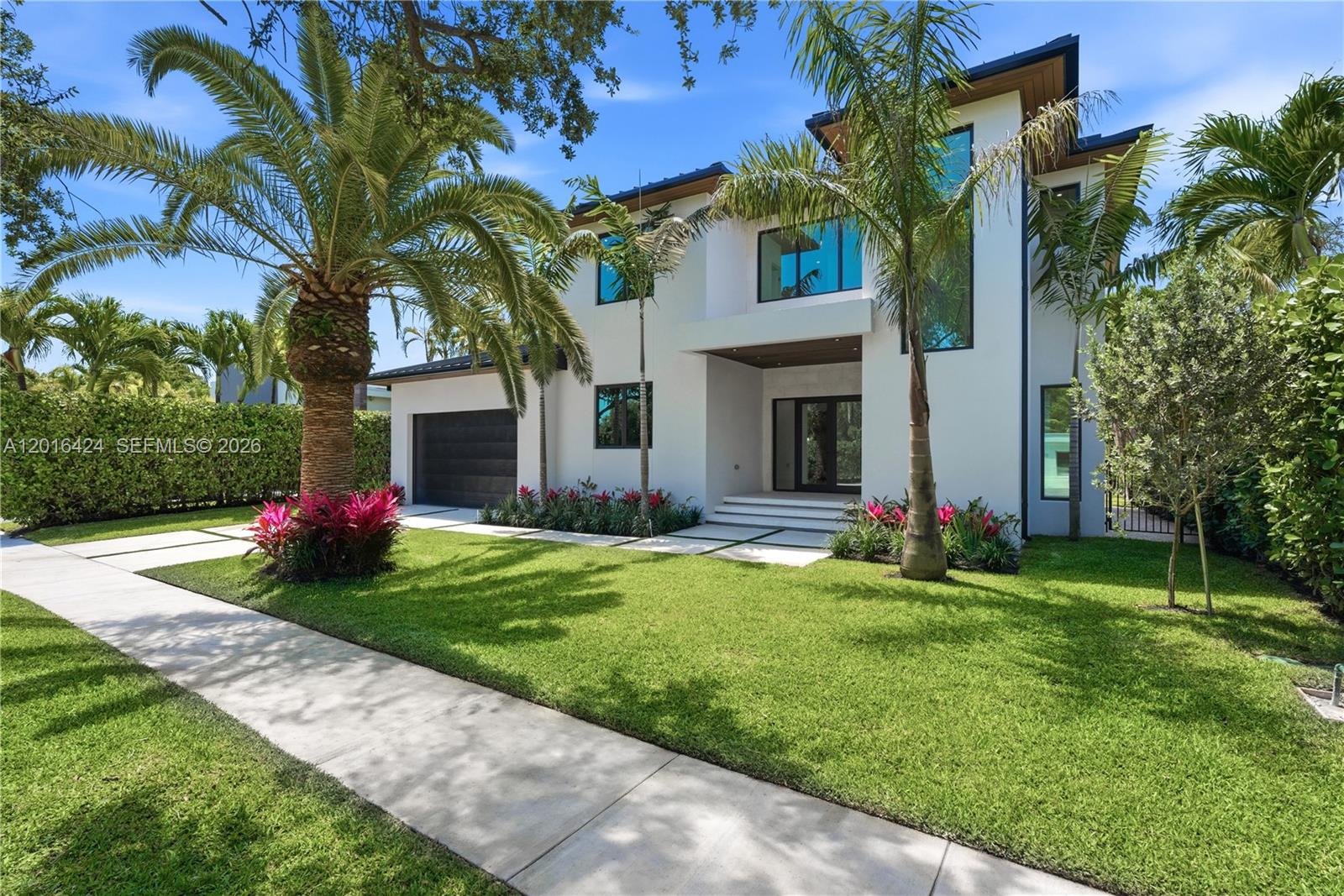 1940 Alamanda Dr North Miami, FL 33181