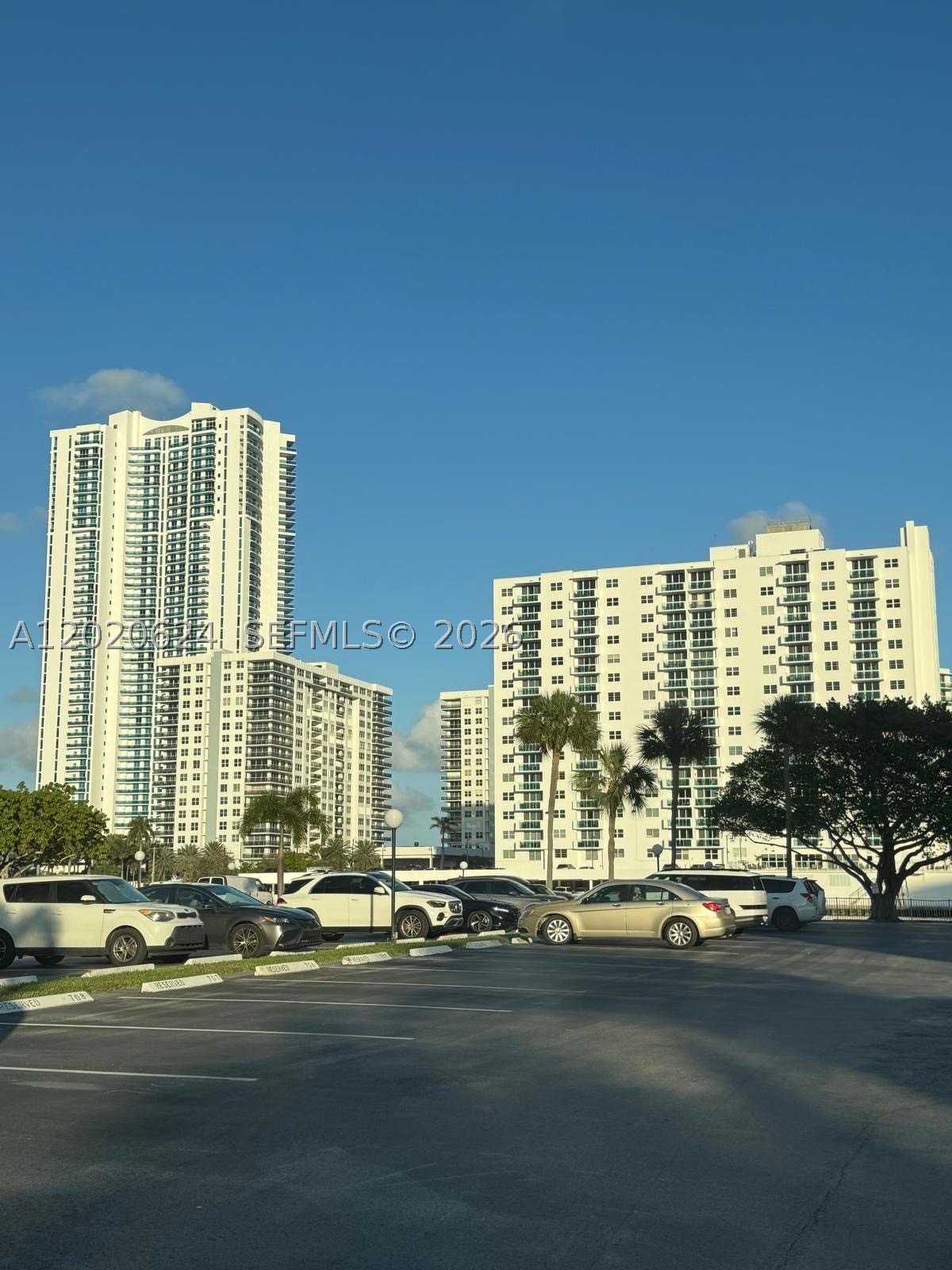 800 Parkview Dr #406