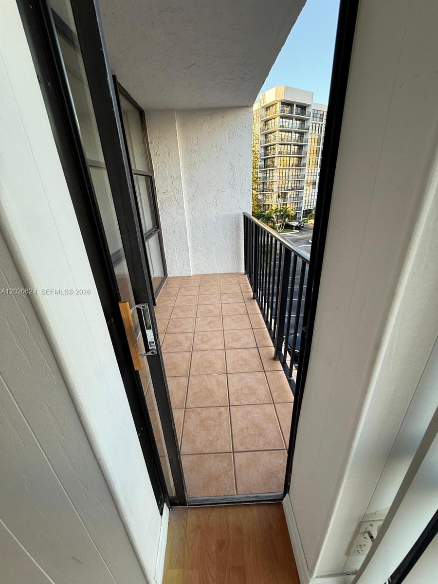 800 Parkview Dr #406 Hallandale Beach, FL 33009
