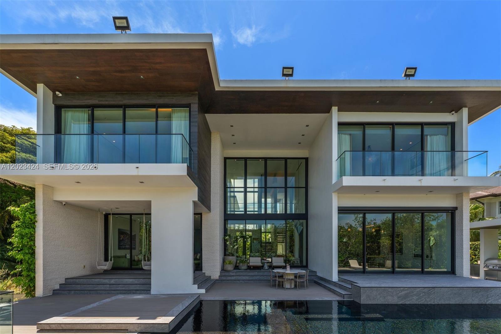 132 Paloma Dr Coral Gables, FL 33143