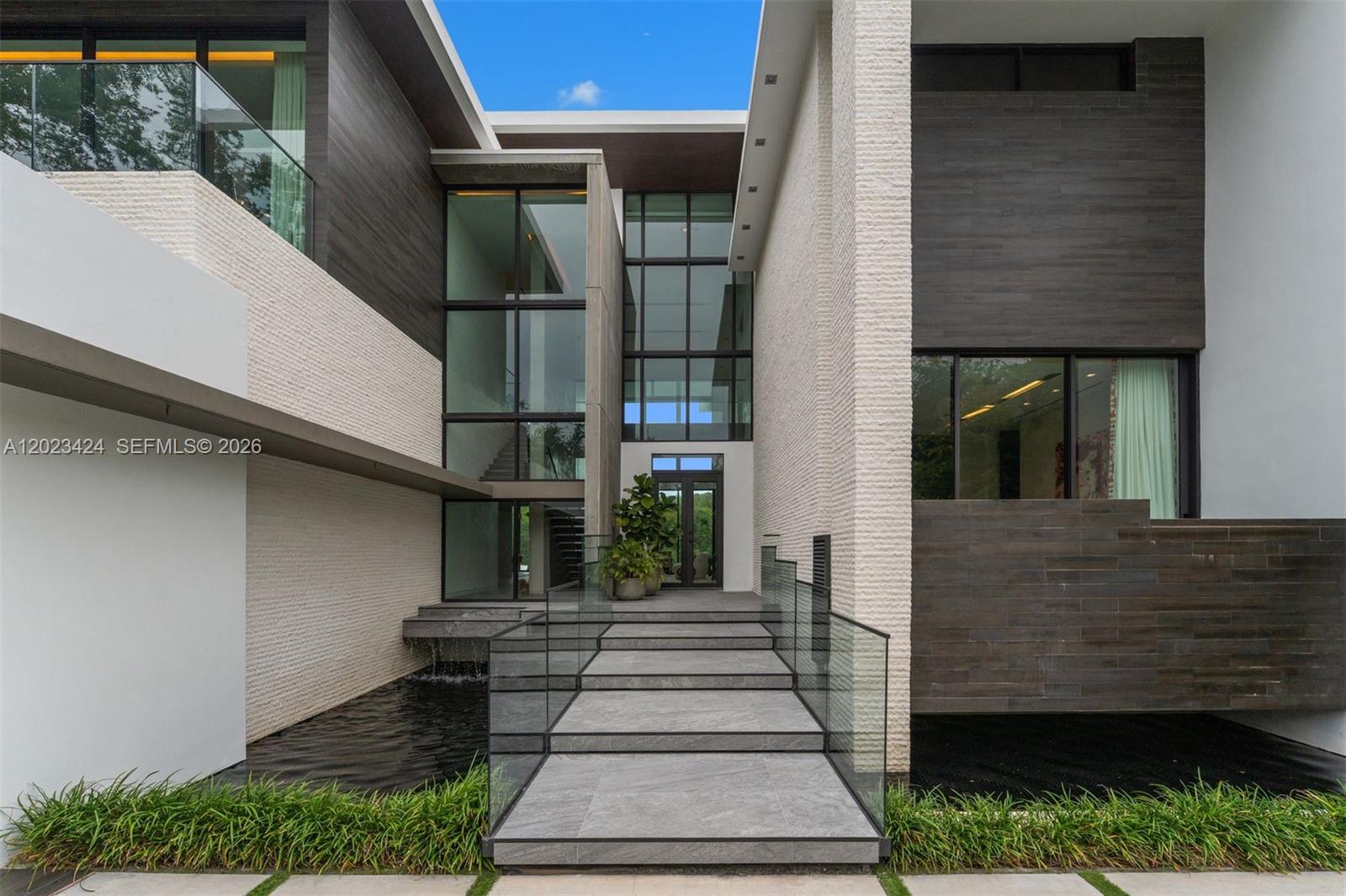 132 Paloma Dr Coral Gables, FL 33143