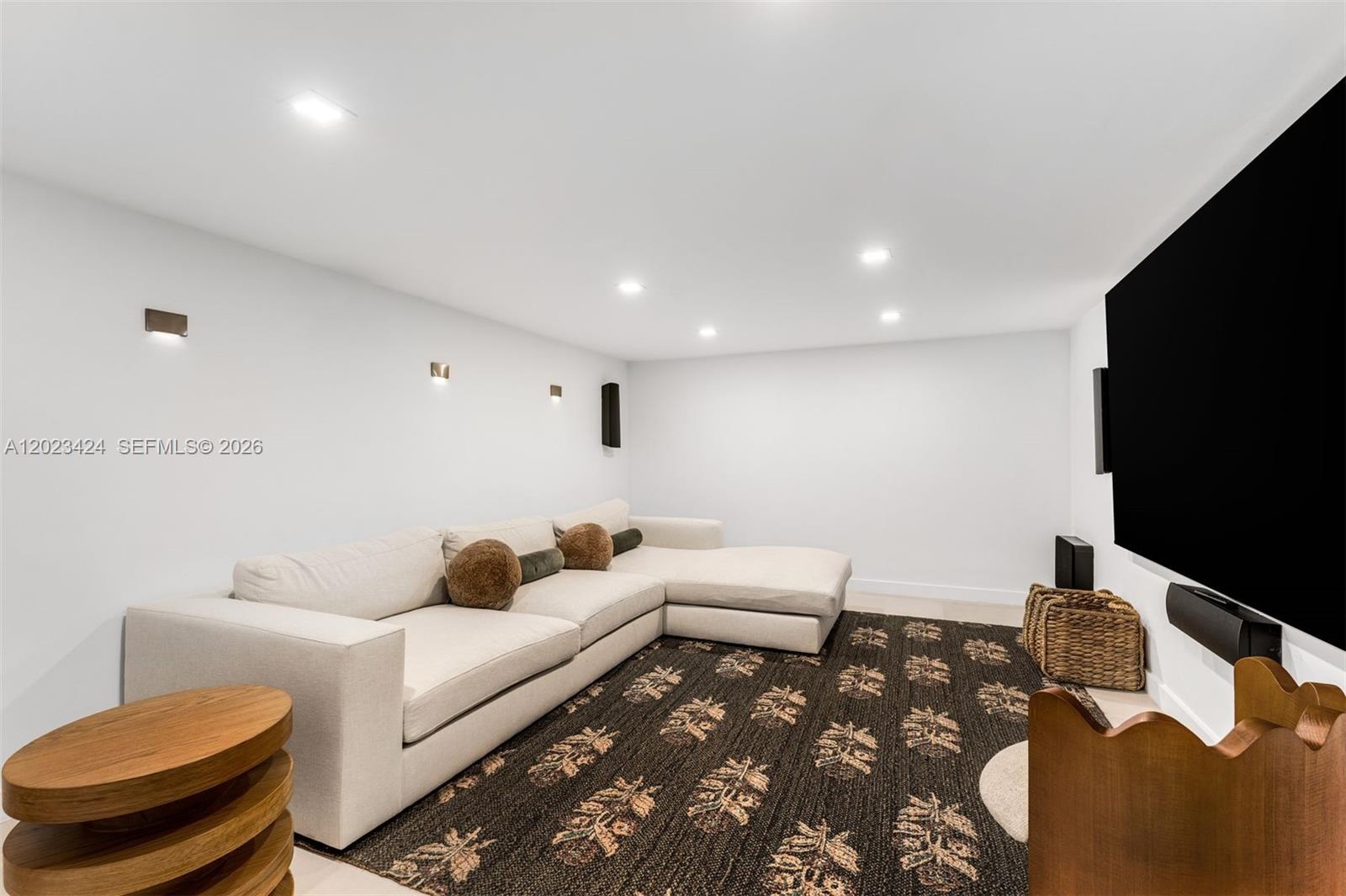 132 Paloma Dr Coral Gables, FL 33143