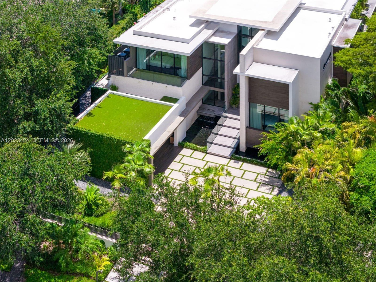 132 Paloma Dr Coral Gables, FL 33143