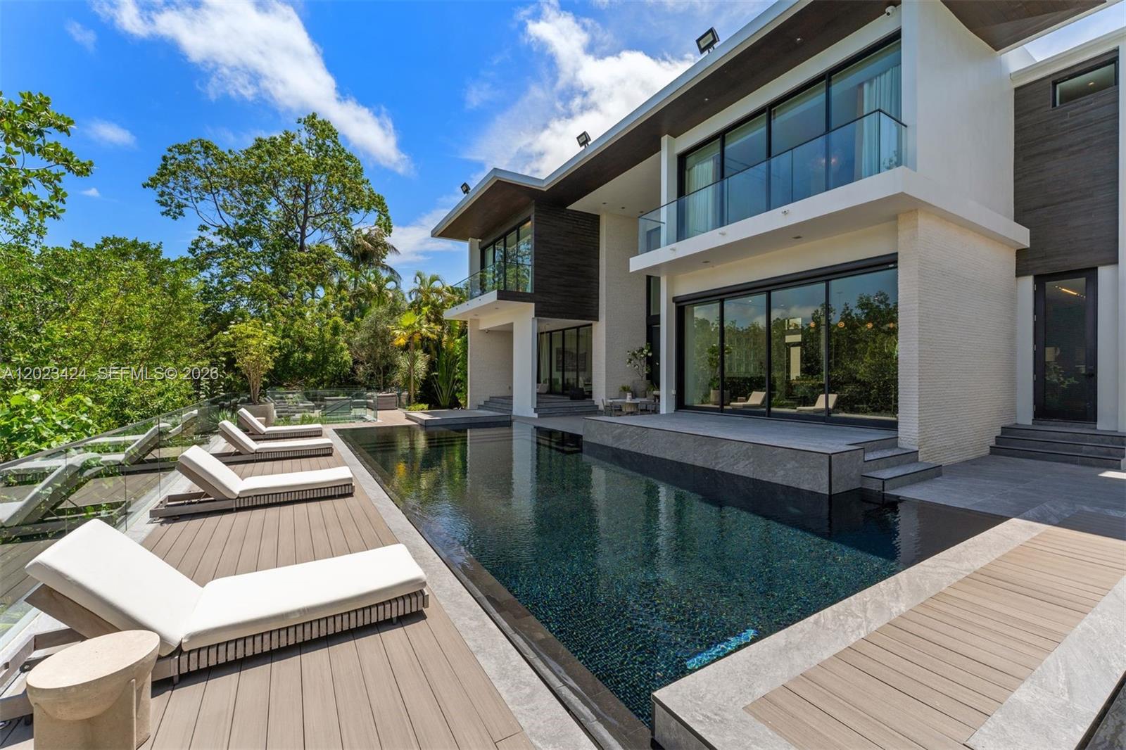 132 Paloma Dr Coral Gables, FL 33143