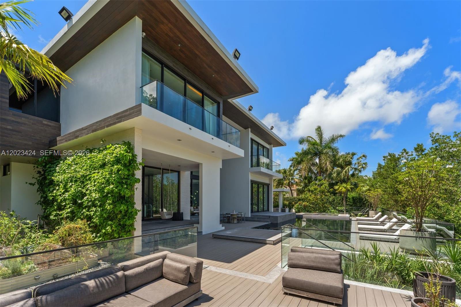 132 Paloma Dr Coral Gables, FL 33143