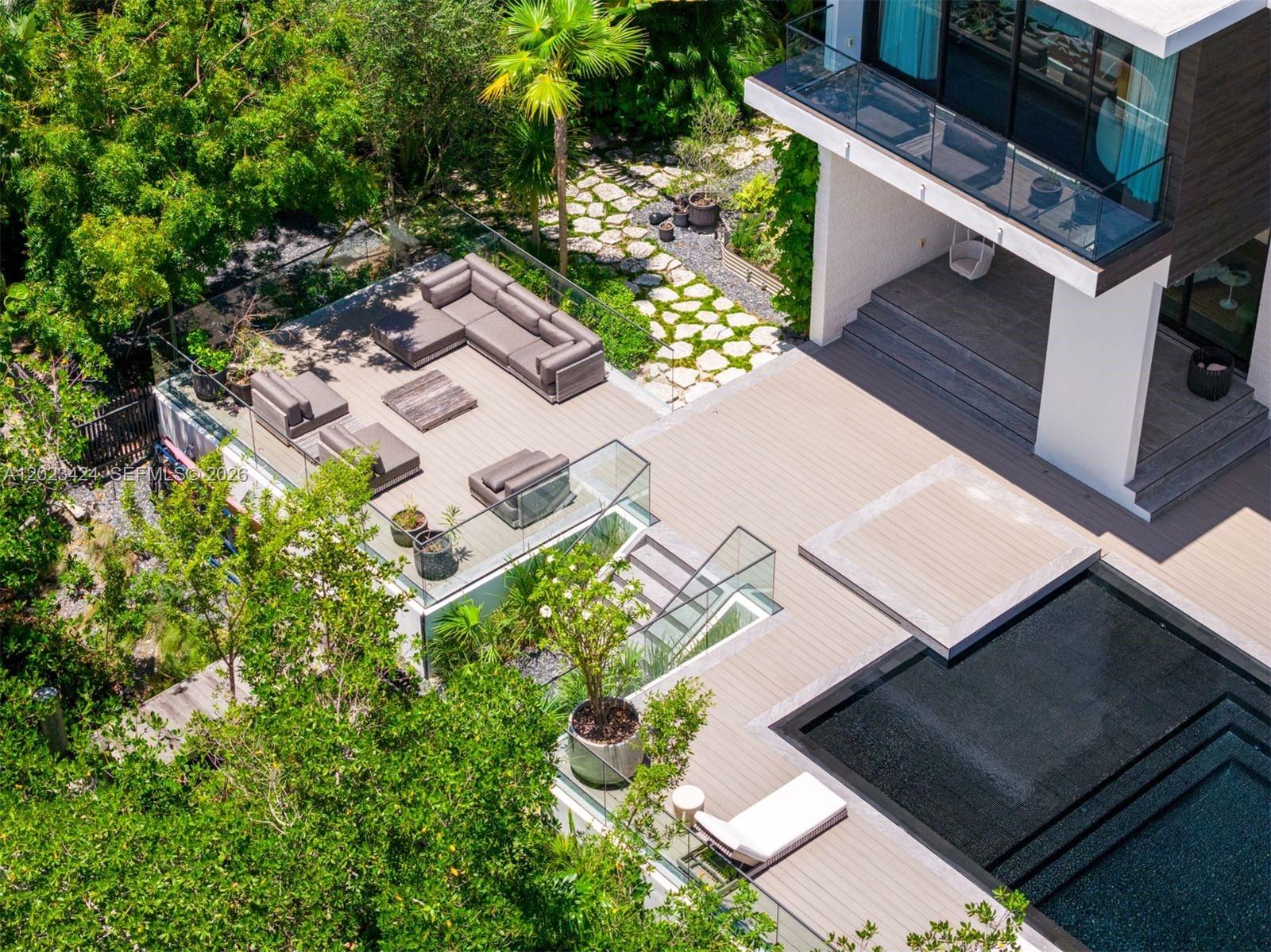 132 Paloma Dr Coral Gables, FL 33143