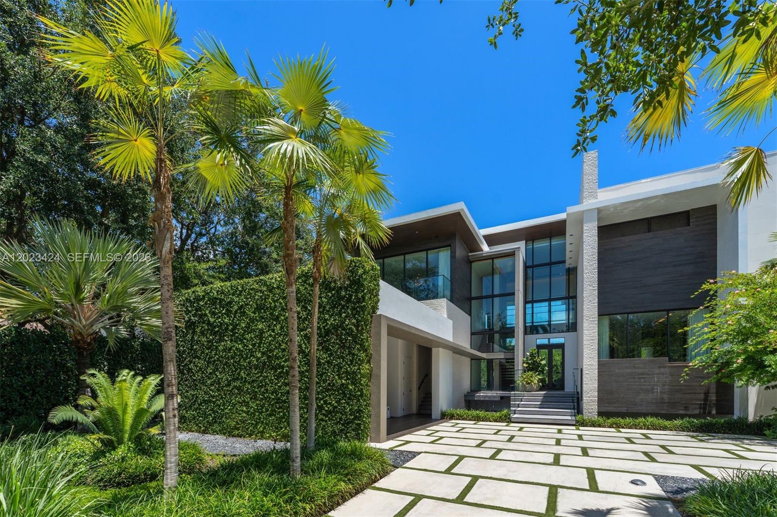 132 Paloma Dr Coral Gables, FL 33143