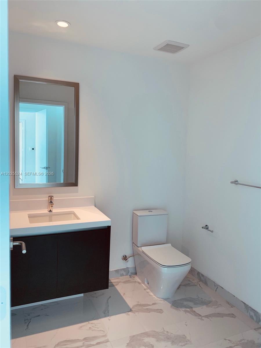851 NE 1st Ave #1808 Miami, FL 33132