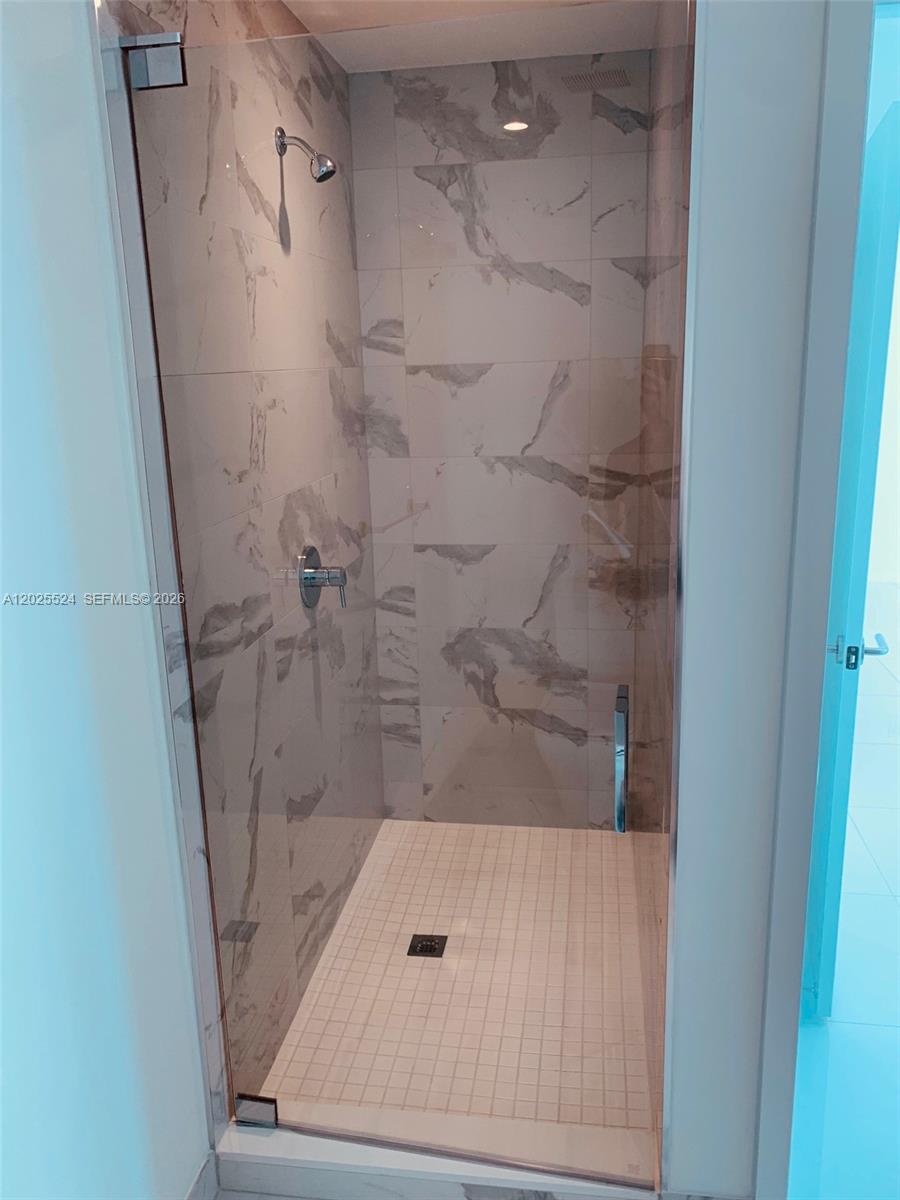 851 NE 1st Ave #1808 Miami, FL 33132