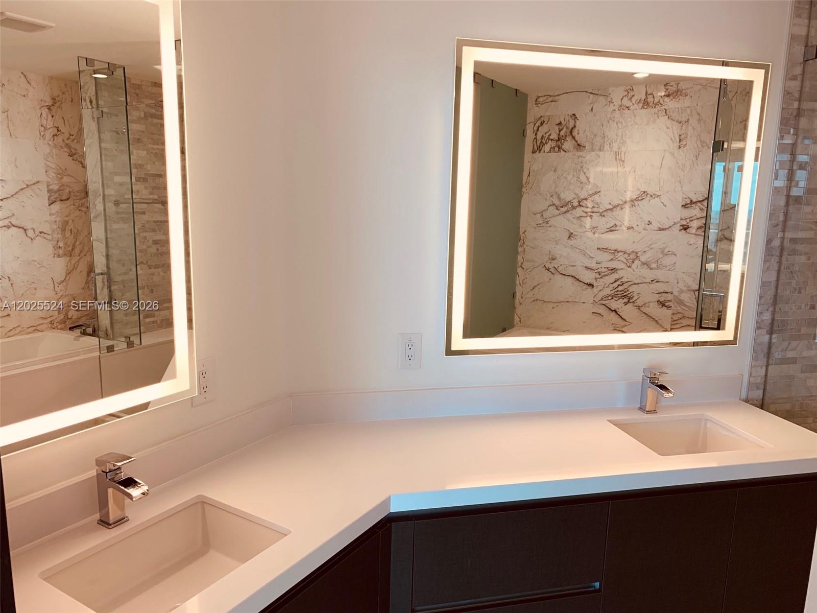 851 NE 1st Ave #1808 Miami, FL 33132