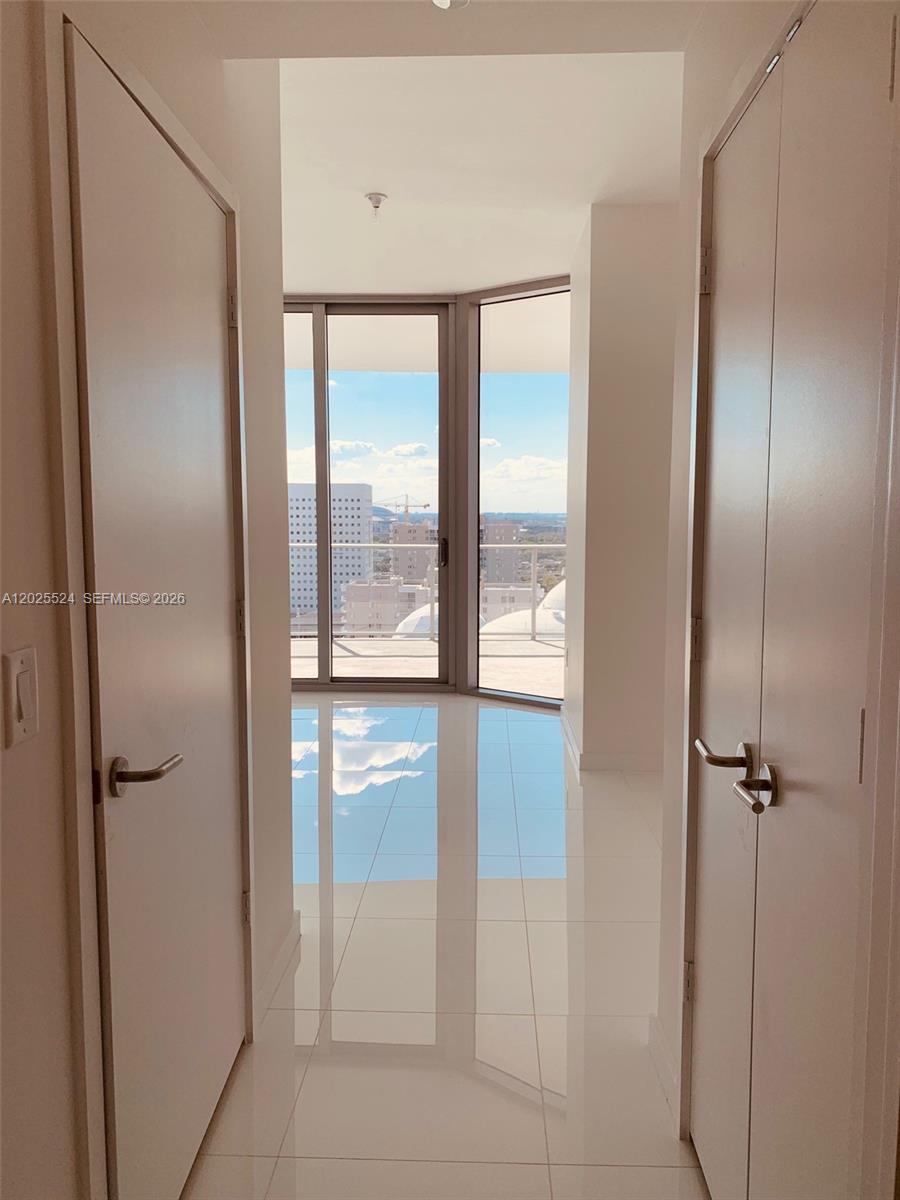 851 NE 1st Ave #1808 Miami, FL 33132