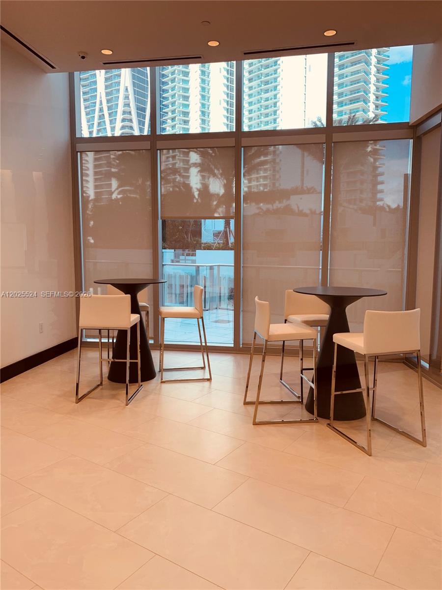 851 NE 1st Ave #1808 Miami, FL 33132