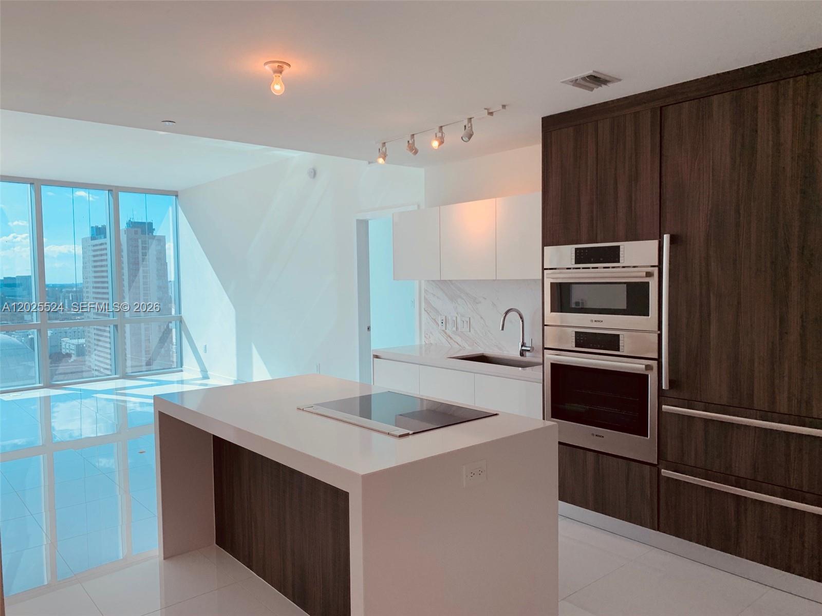 851 NE 1st Ave #1808 Miami, FL 33132