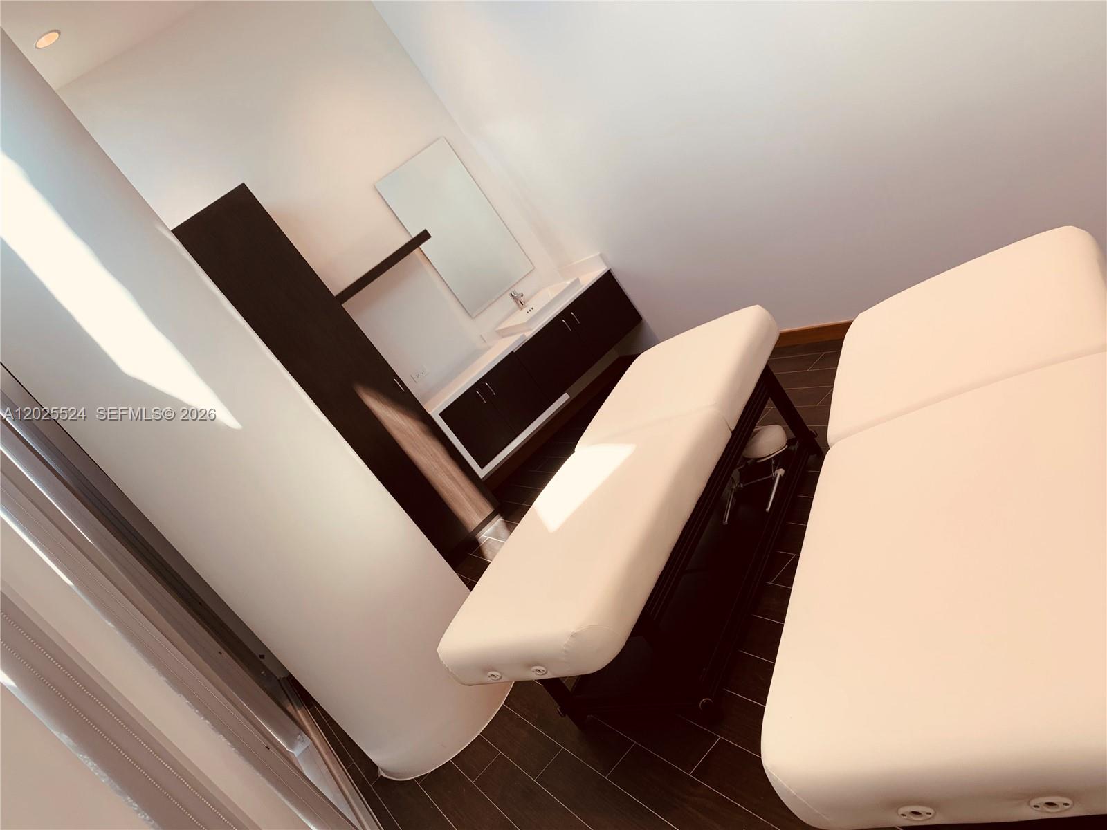 851 NE 1st Ave #1808 Miami, FL 33132