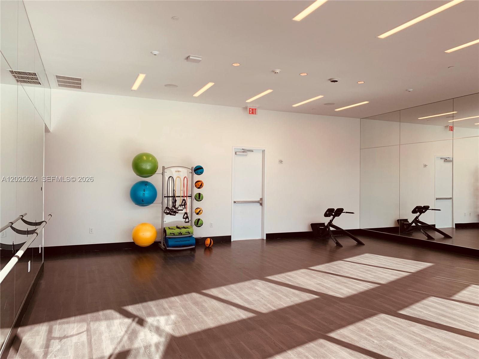 851 NE 1st Ave #1808 Miami, FL 33132
