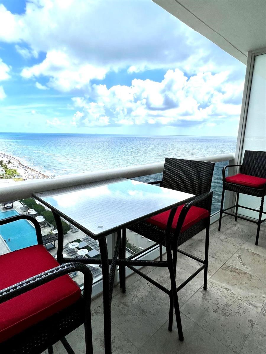 image Beach Club 211