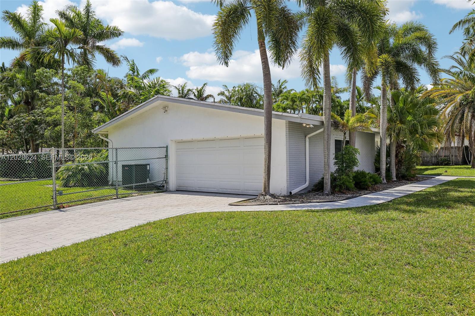 14401 SW 98th Ct Miami, FL 33176