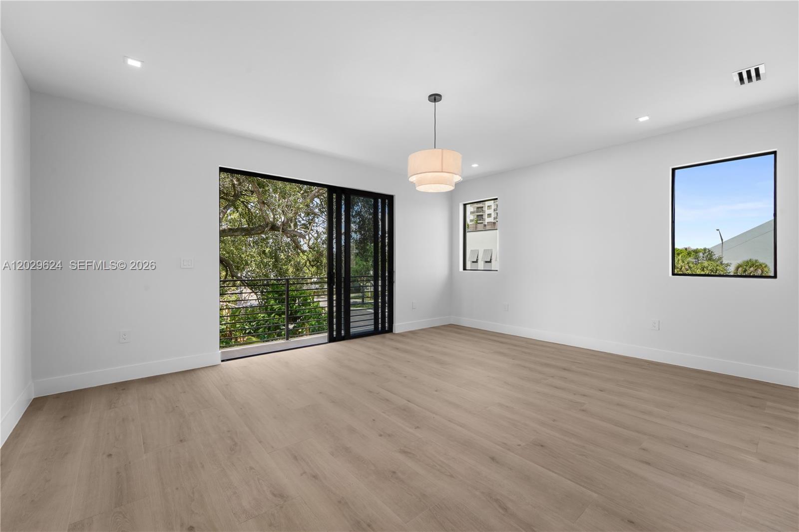 2735 SW 23rd Ter Miami, FL 33145