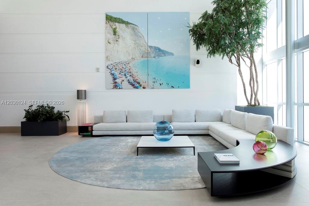 5959 Collins Ave #807 Miami Beach, FL 33140