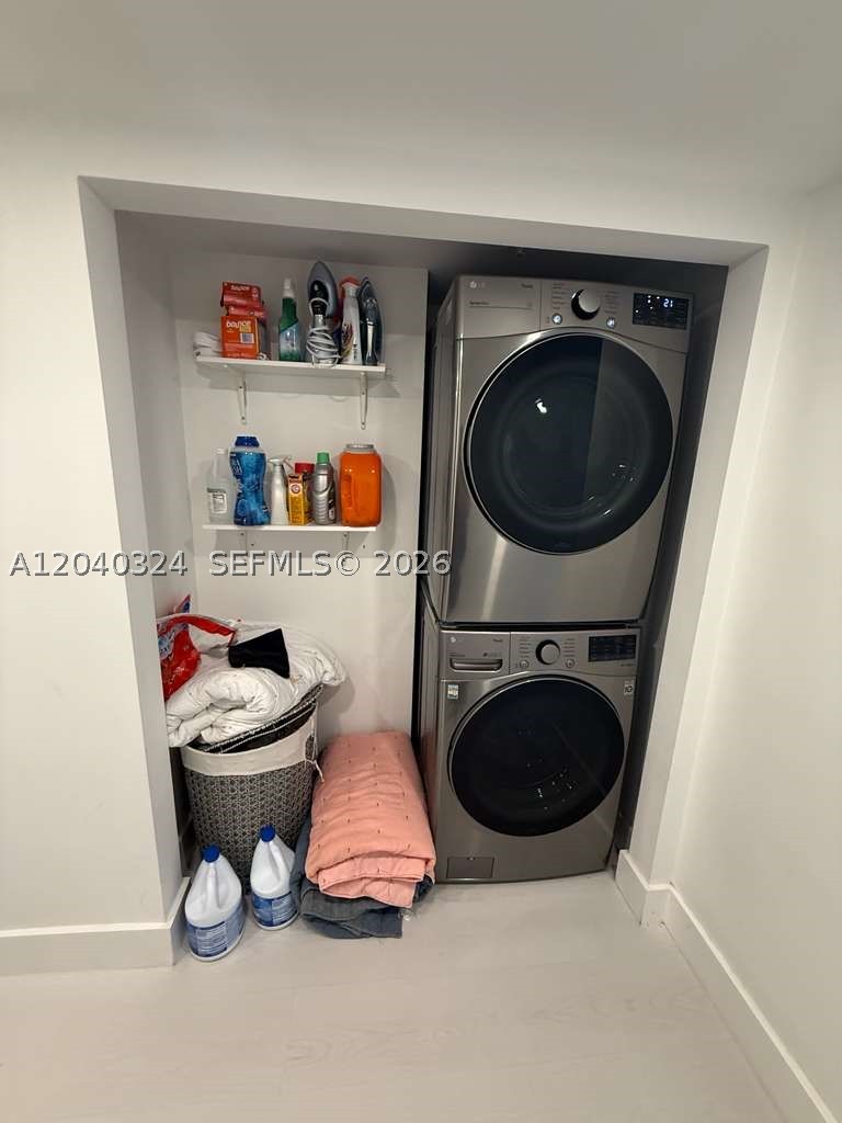 41 SE 5th St #1708 Miami, FL 33131