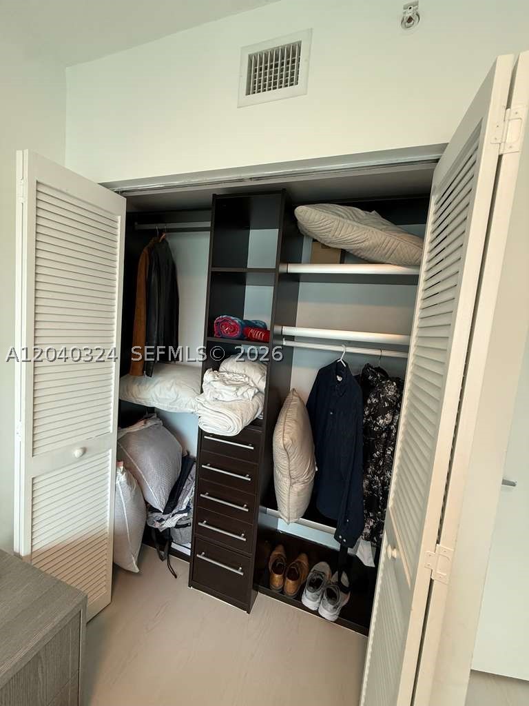 41 SE 5th St #1708 Miami, FL 33131