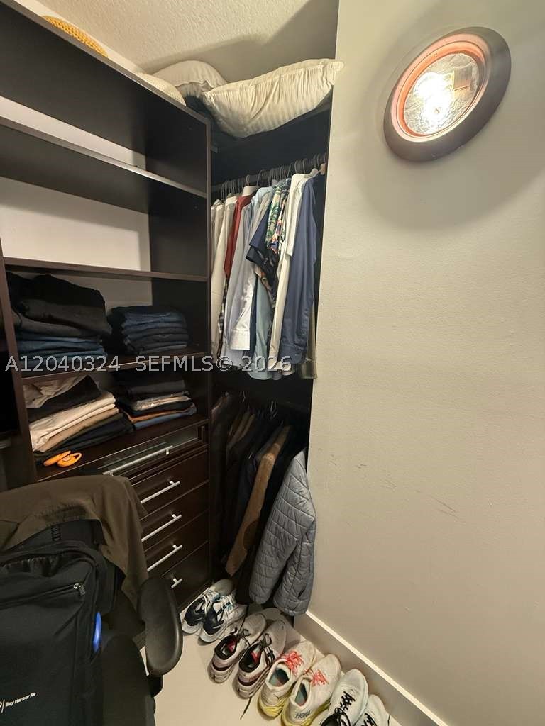 41 SE 5th St #1708 Miami, FL 33131