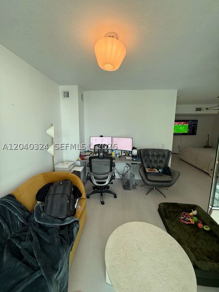 41 SE 5th St #1708 Miami, FL 33131