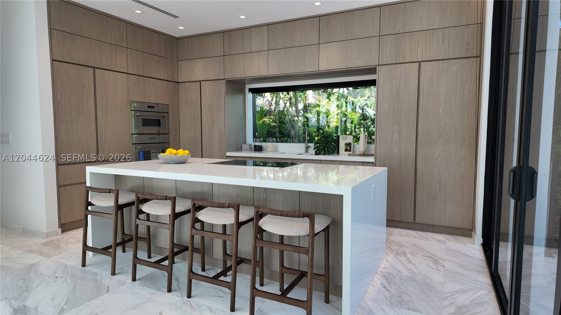 570 S Shore Dr Miami Beach, FL 33141
