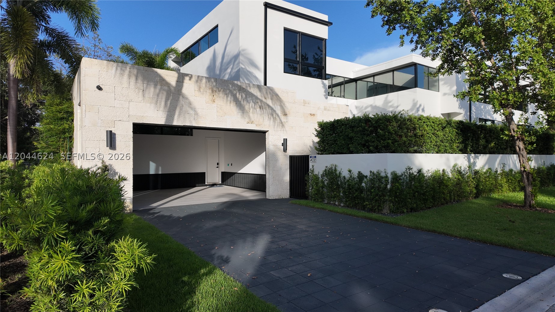 570 S Shore Dr Miami Beach, FL 33141