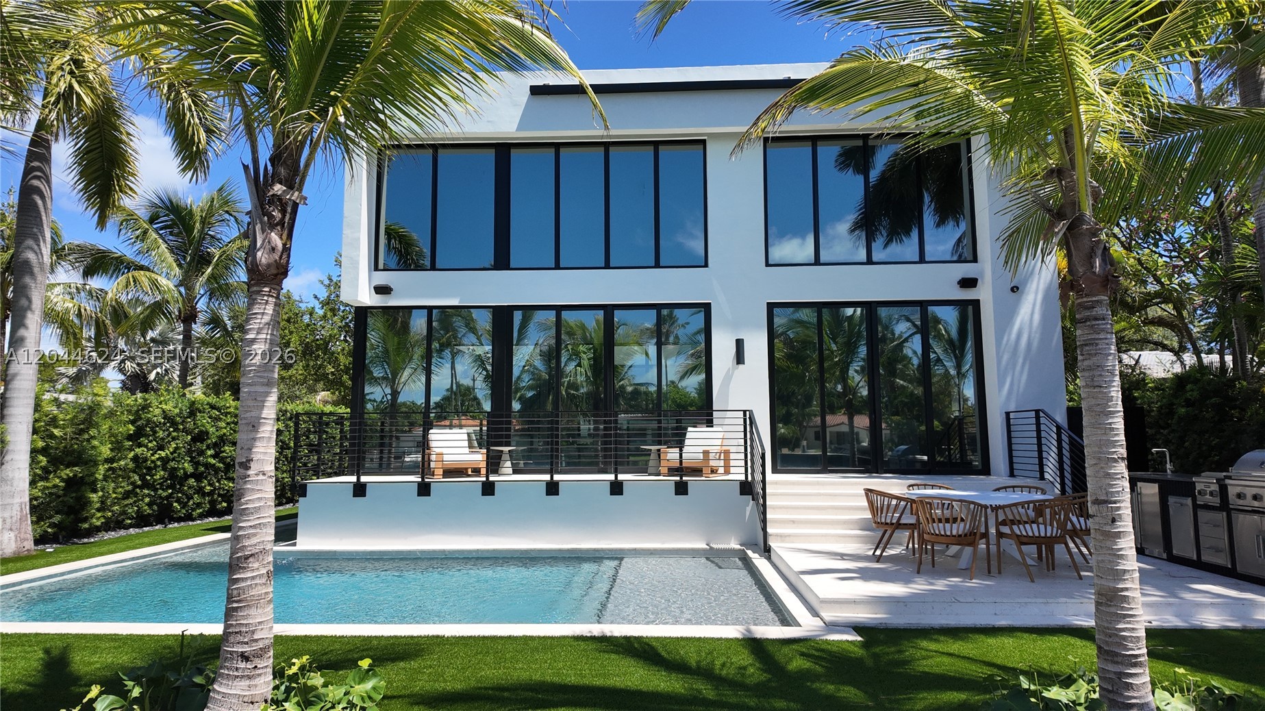570 S Shore Dr Miami Beach, FL 33141