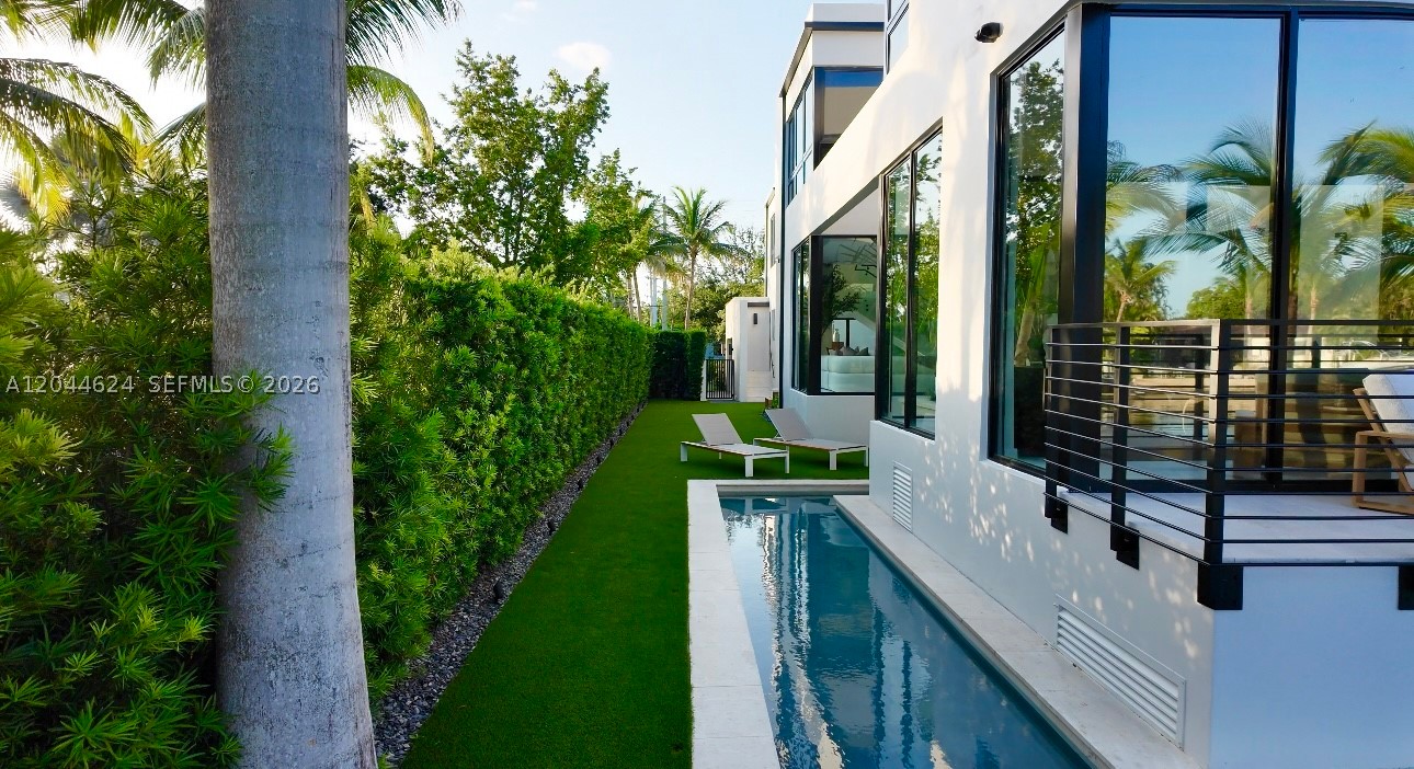 570 S Shore Dr Miami Beach, FL 33141