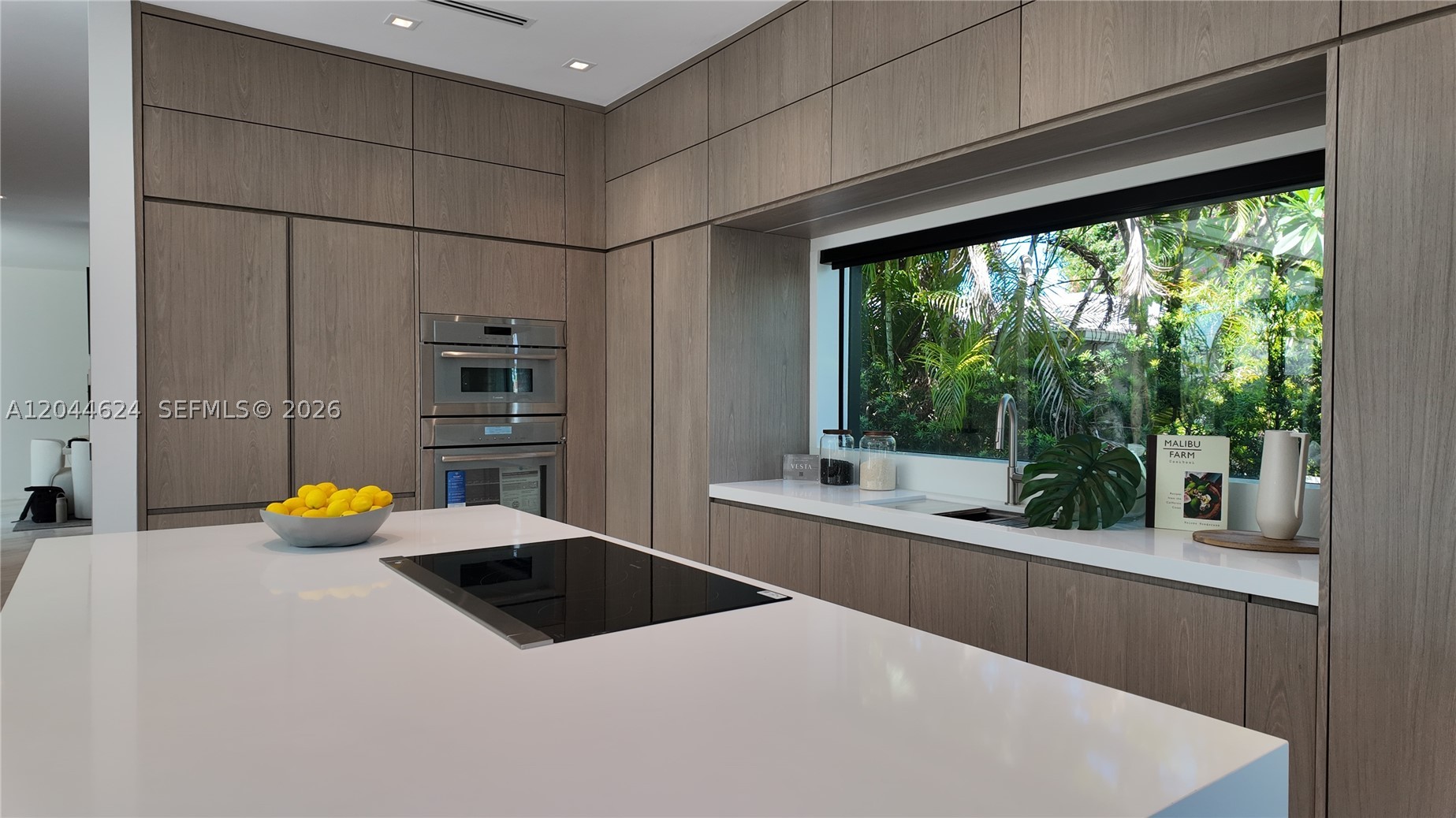 570 S Shore Dr Miami Beach, FL 33141