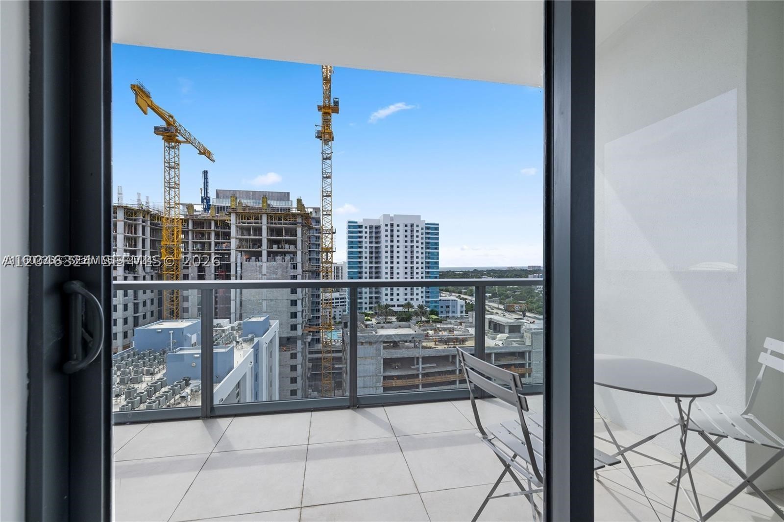 image Smart Brickell I14