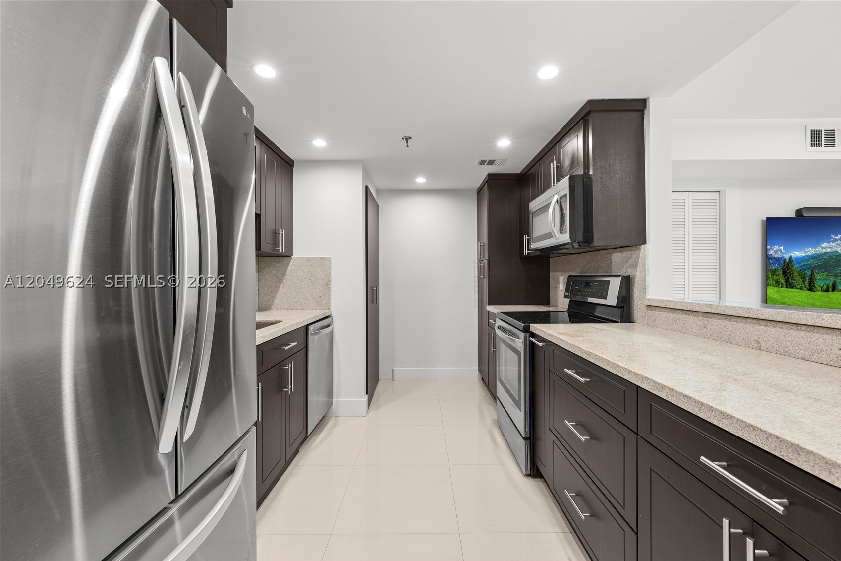 2457 Collins Ave #307
