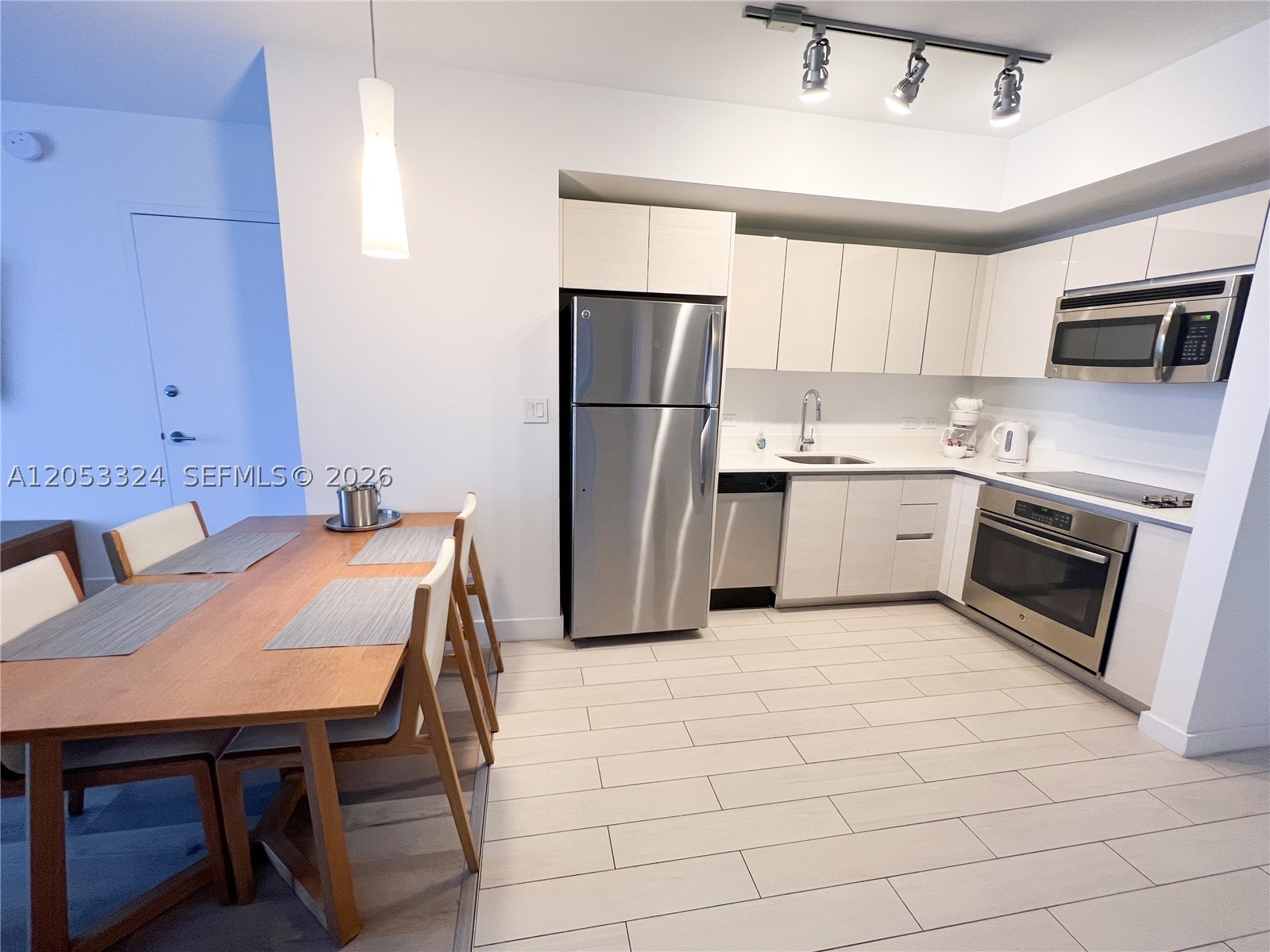 image Beachwalk Condominium12