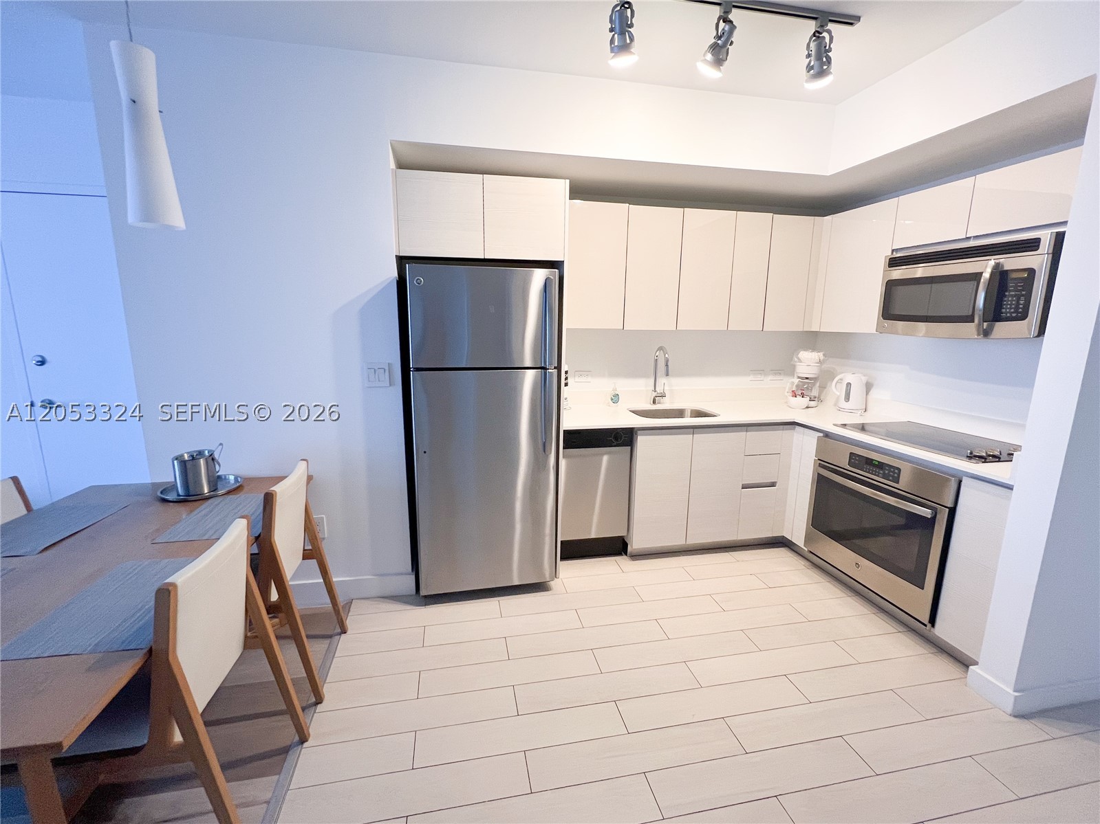 image Beachwalk Condominium24