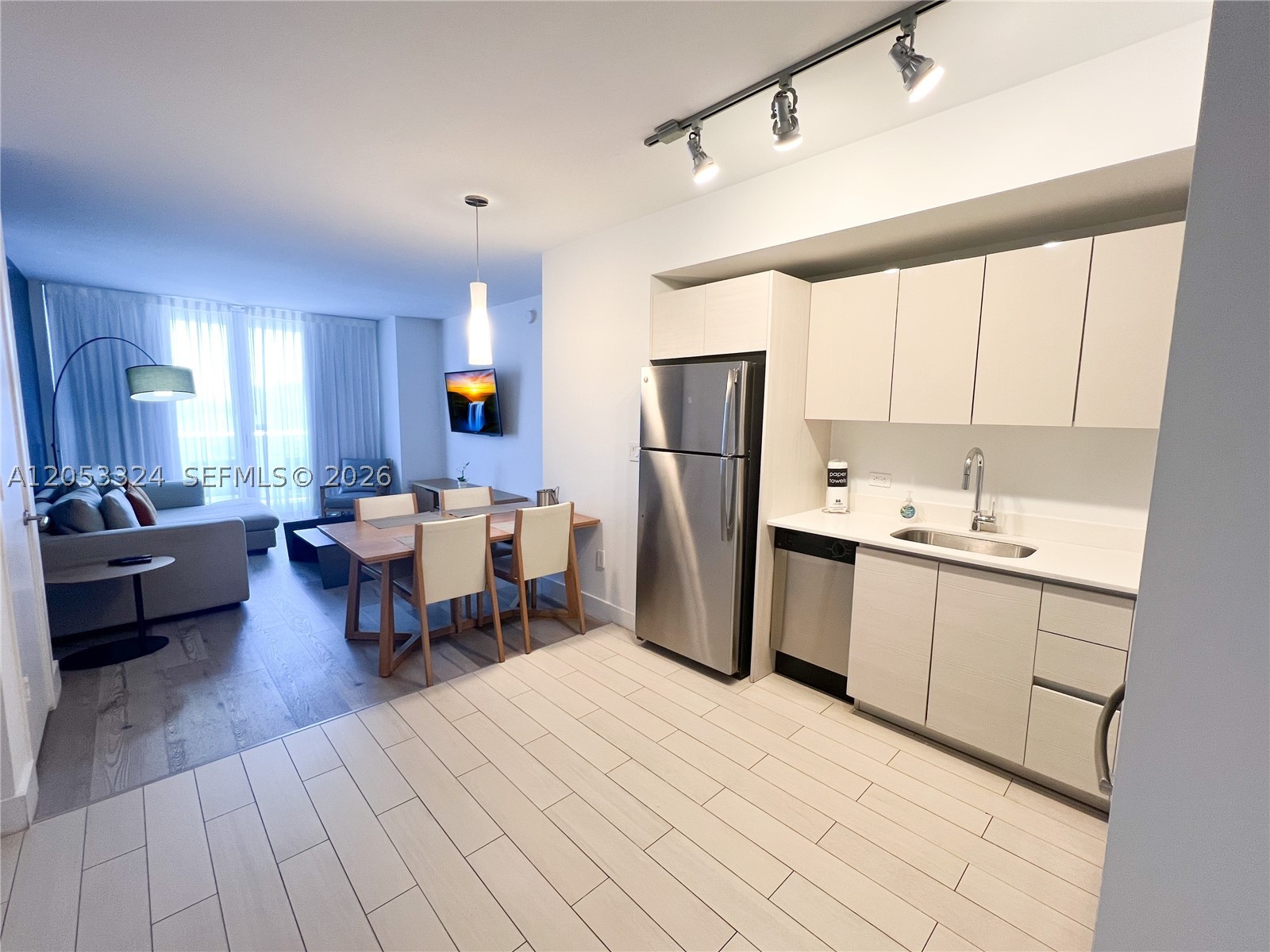 image Beachwalk Condominium3
