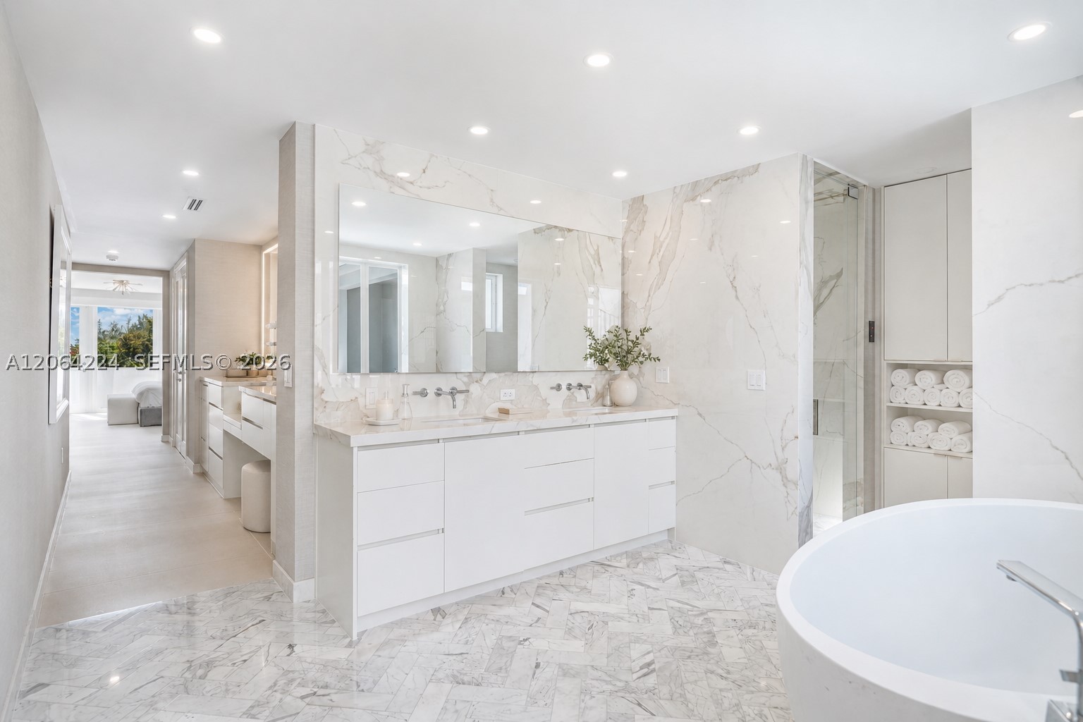 6203 Laguna Path N Miami Beach, FL 33141