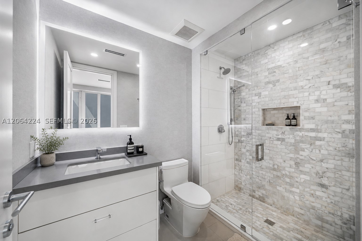 6203 Laguna Path N Miami Beach, FL 33141