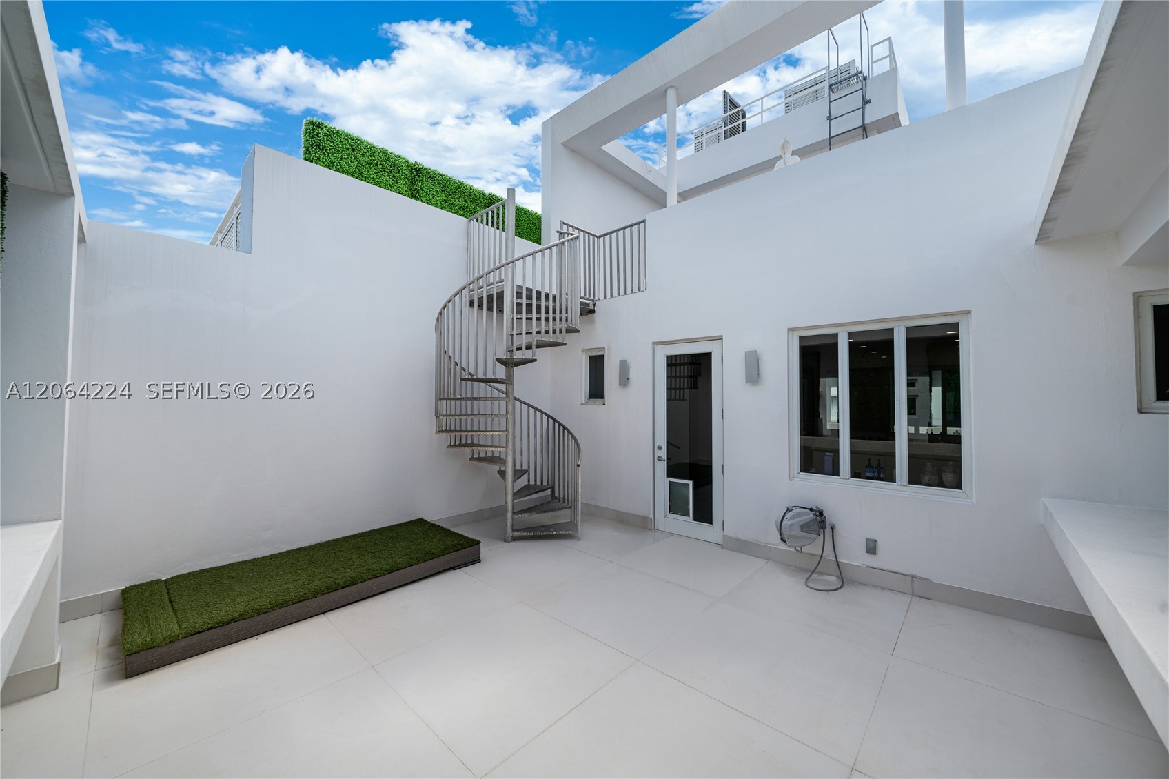 6203 Laguna Path N Miami Beach, FL 33141
