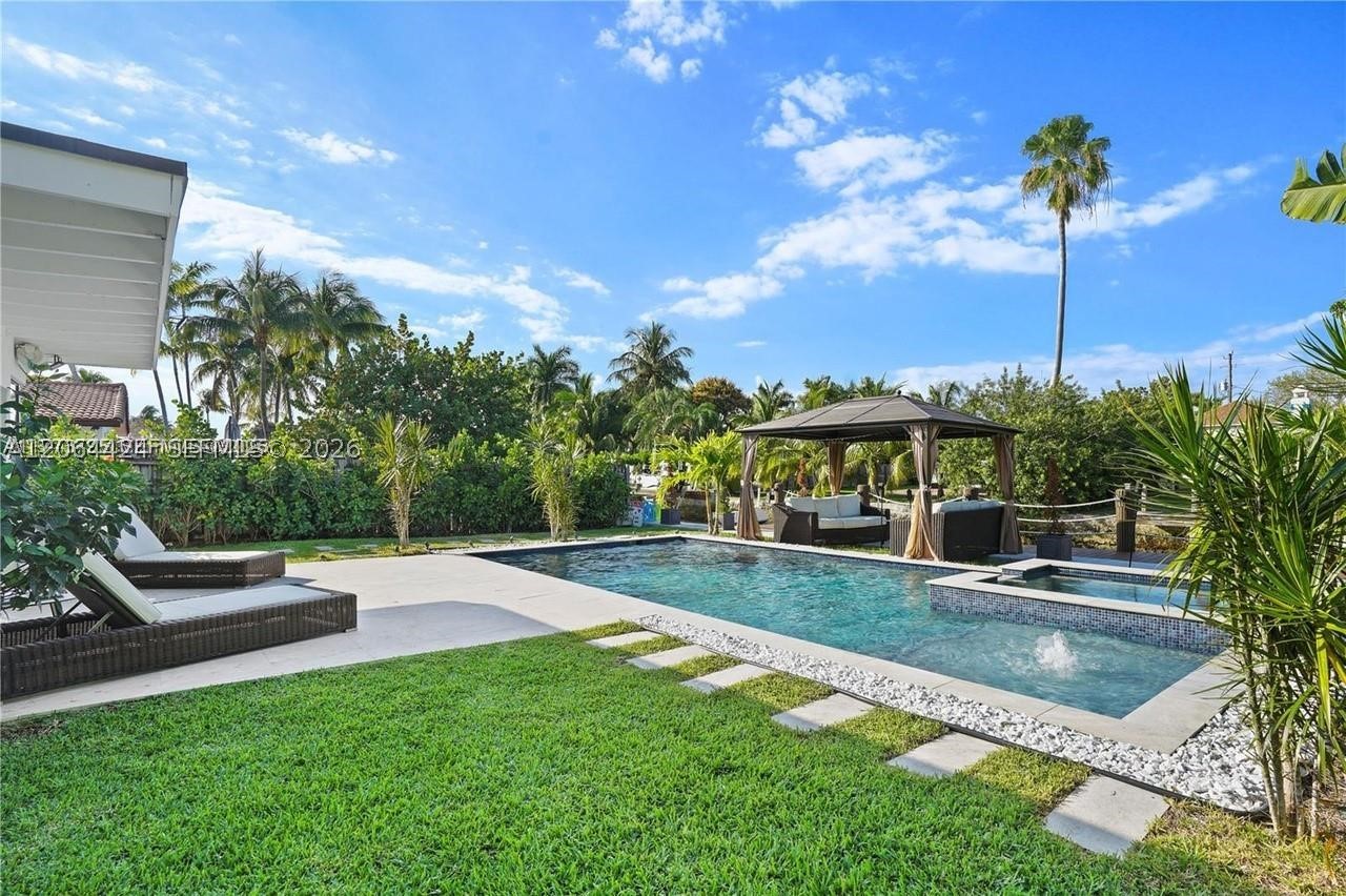 1625 Daytonia Rd Miami Beach, FL 33141