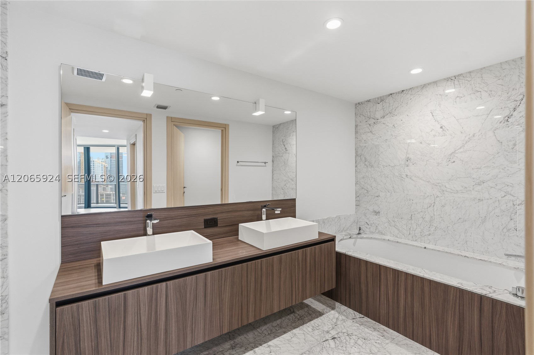 image Brickell Flatiron18
