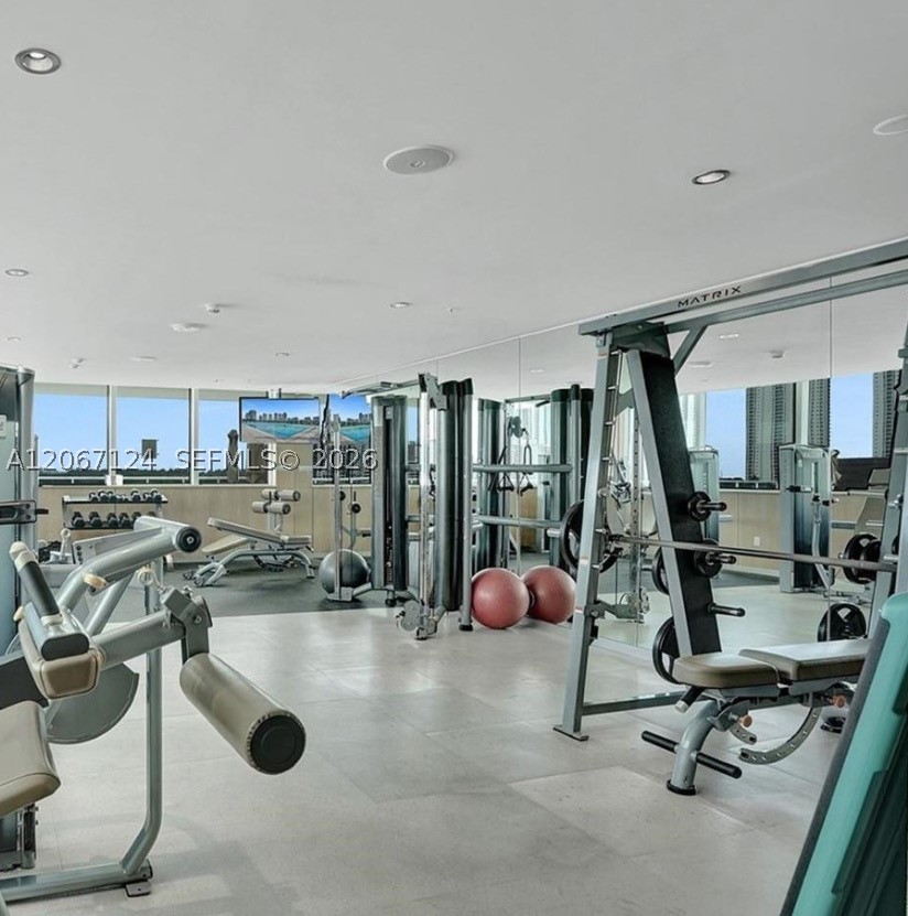 image 400 Sunny Isles40