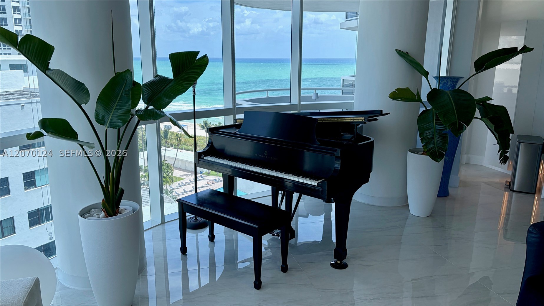 6301 Collins Ave #1207