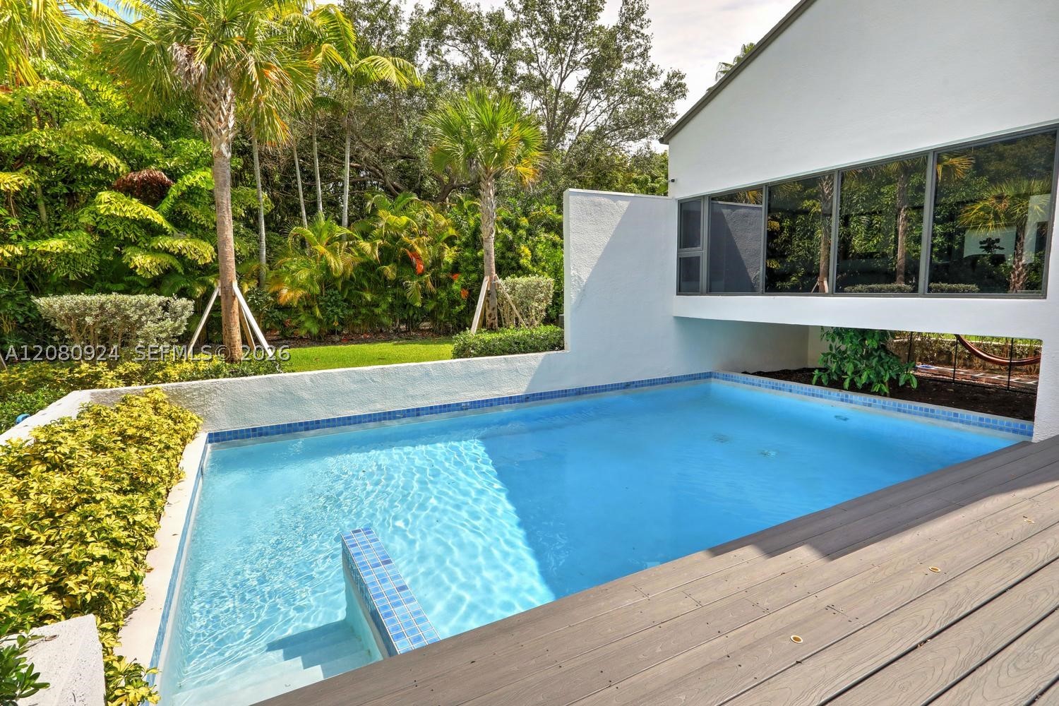 6121 SW 104th St Pinecrest, FL 33156