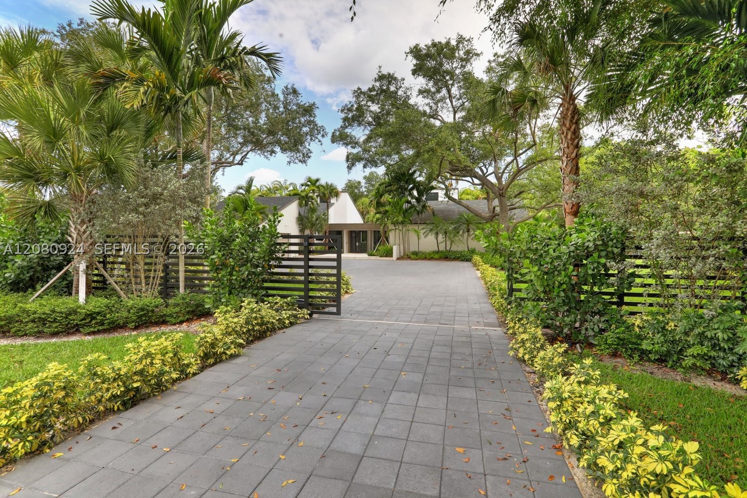 6121 SW 104th St Pinecrest, FL 33156
