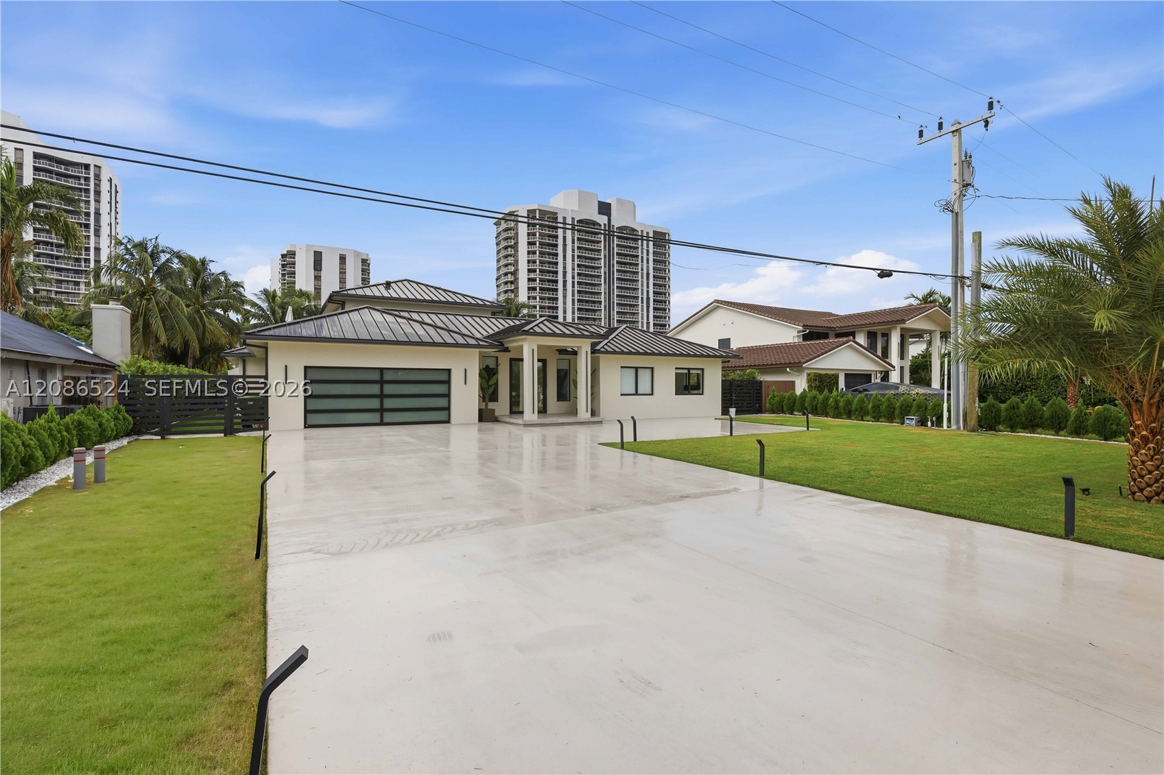 415 Holiday Dr Hallandale Beach, FL 33009