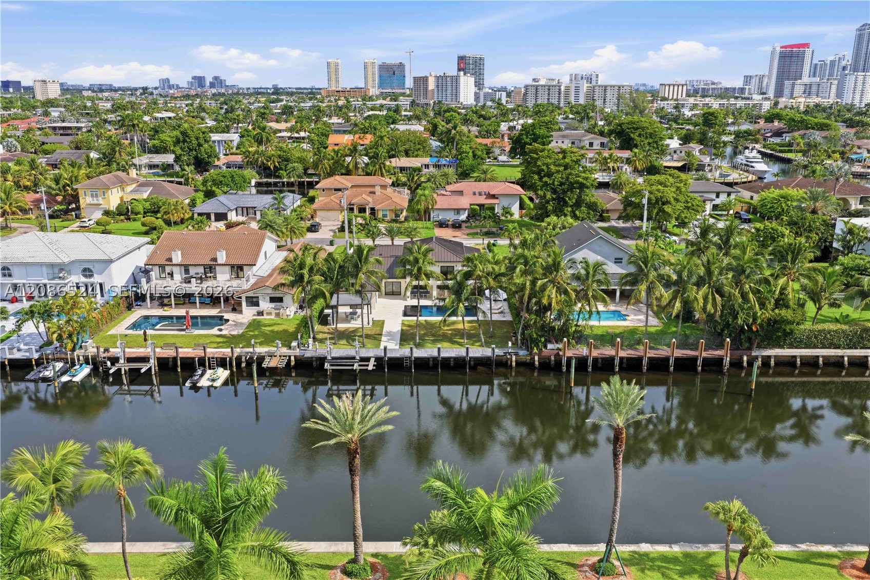 415 Holiday Dr Hallandale Beach, FL 33009