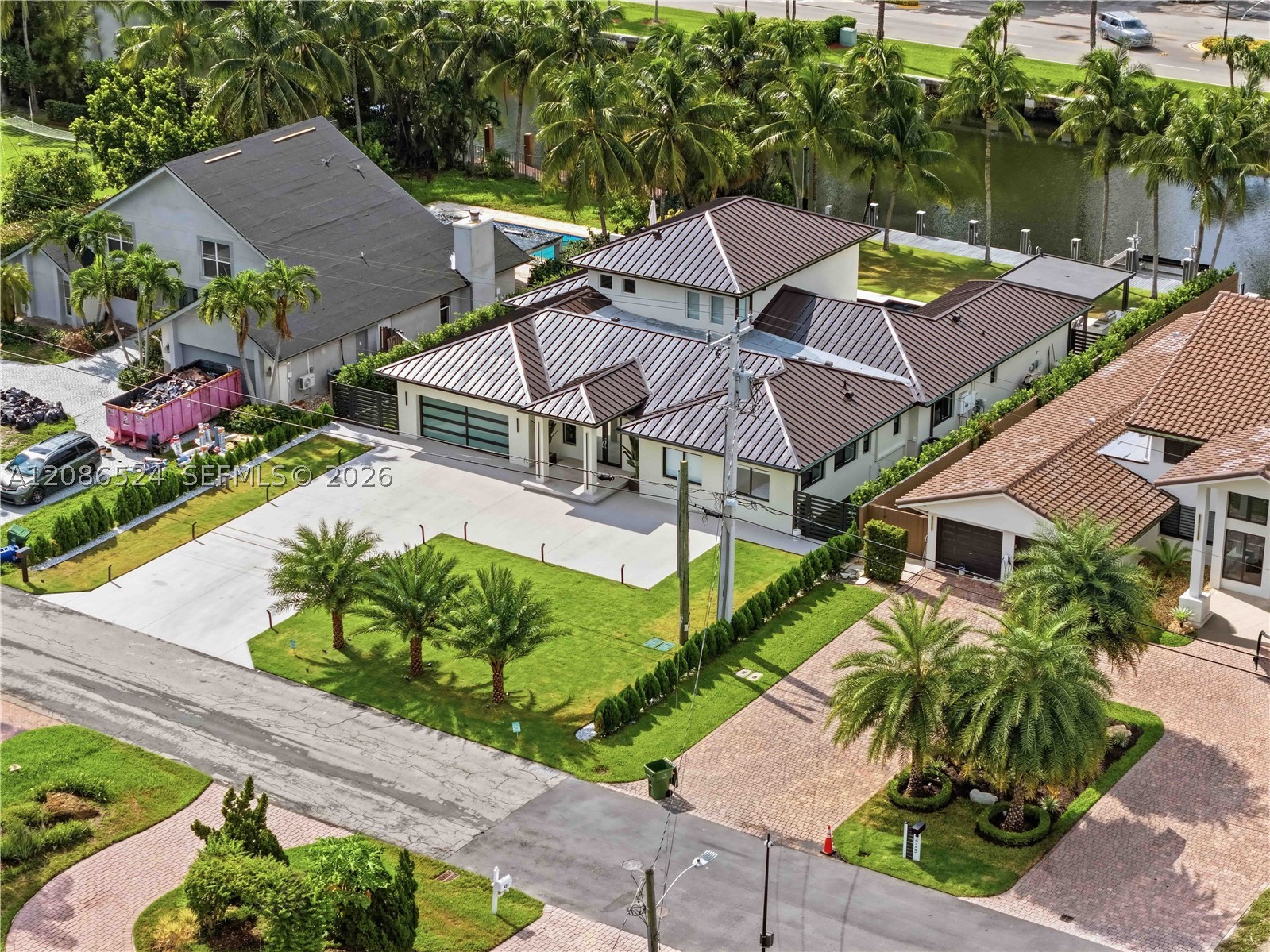 415 Holiday Dr Hallandale Beach, FL 33009